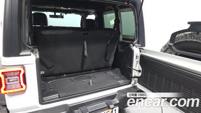 Jeep Wrangler 2023 — photo 30