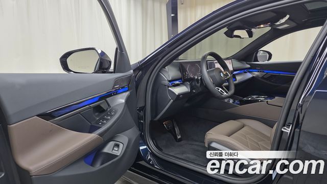 BMW 5-Series 2025 — photo 13