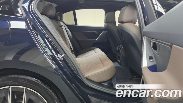 BMW 5-Series 2025 — photo 17