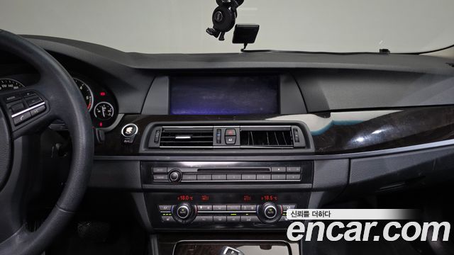 BMW 5-Series 2013 — photo 20