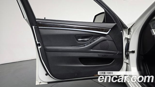BMW 5-Series 2013 — photo 14