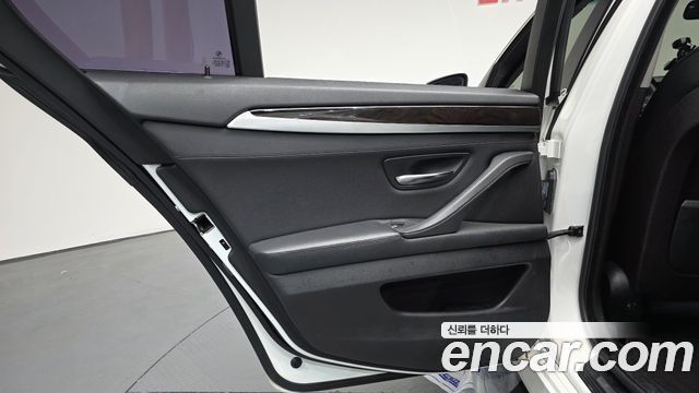BMW 5-Series 2013 — photo 15