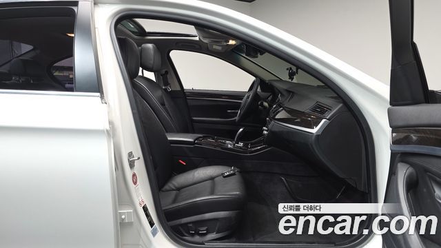 BMW 5-Series 2013 — photo 16