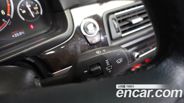 BMW 5-Series 2013 — photo 28