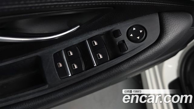 BMW 5-Series 2013 — photo 29