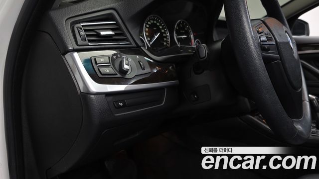 BMW 5-Series 2013 — photo 30