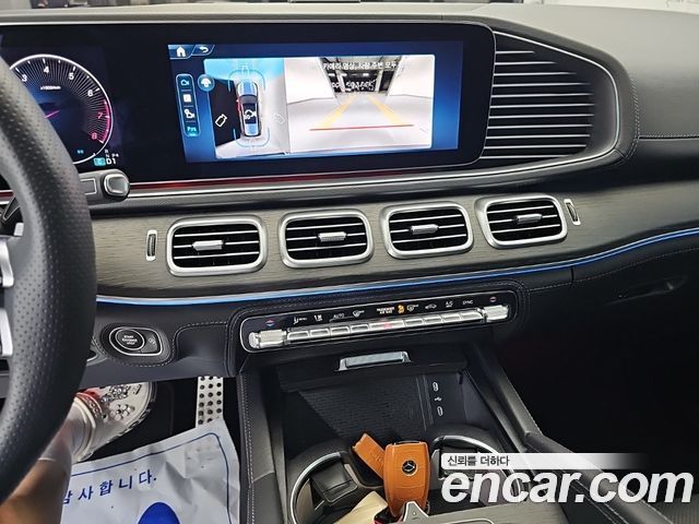 Mercedes-Benz GLS-Class 2025 — photo 10