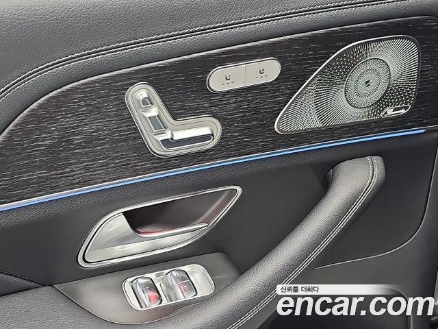 Mercedes-Benz GLS-Class 2025 — photo 13