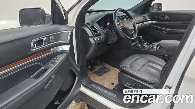 Ford Explorer 2017 — photo 10