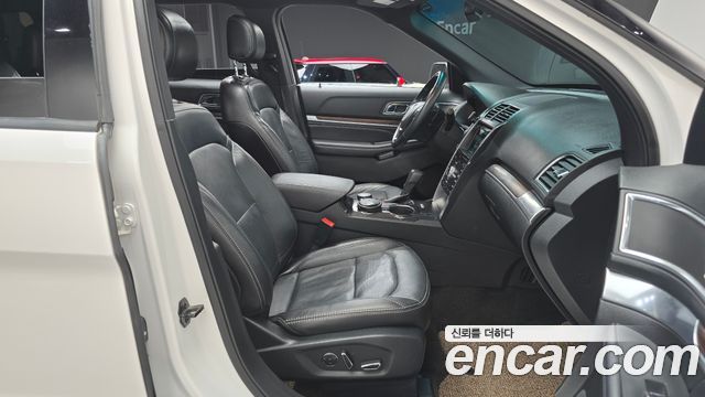 Ford Explorer 2017 — photo 11