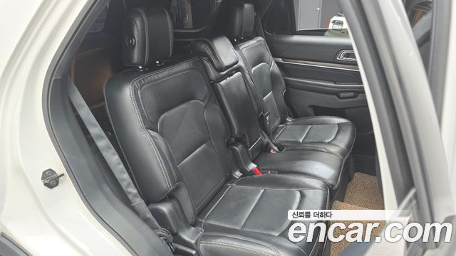 Ford Explorer 2017 — photo 12