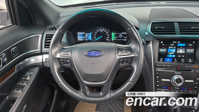 Ford Explorer 2017 — photo 13