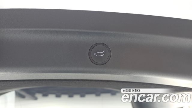 Tesla Model Y 2024 — photo 18