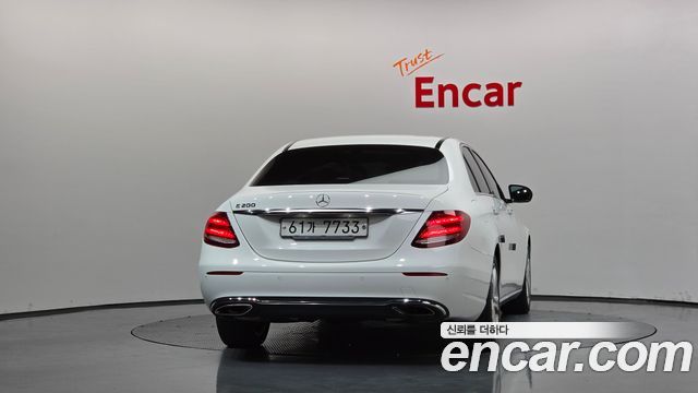 Mercedes-Benz E-Class 2018 — photo 4