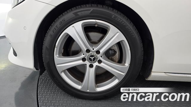 Mercedes-Benz E-Class 2018 — photo 5