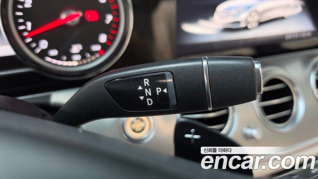 Mercedes-Benz E-Class 2018 — photo 12