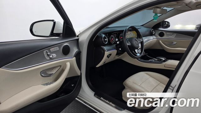 Mercedes-Benz E-Class 2018 — photo 13