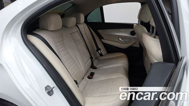 Mercedes-Benz E-Class 2018 — photo 17