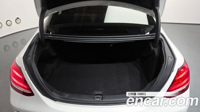 Mercedes-Benz E-Class 2018 — photo 23