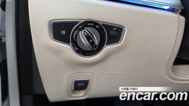 Mercedes-Benz E-Class 2018 — photo 26