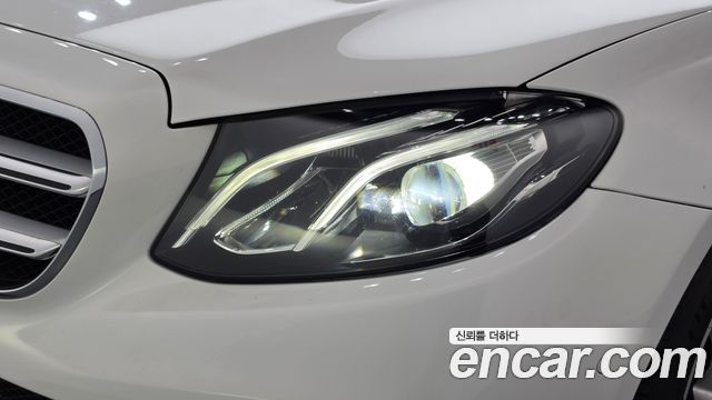 Mercedes-Benz E-Class 2018 — photo 8