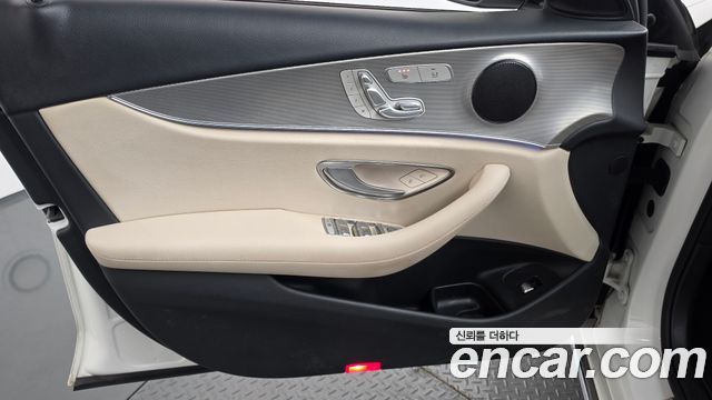 Mercedes-Benz E-Class 2018 — photo 14