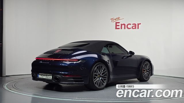 Porsche 911 2021 — photo 2