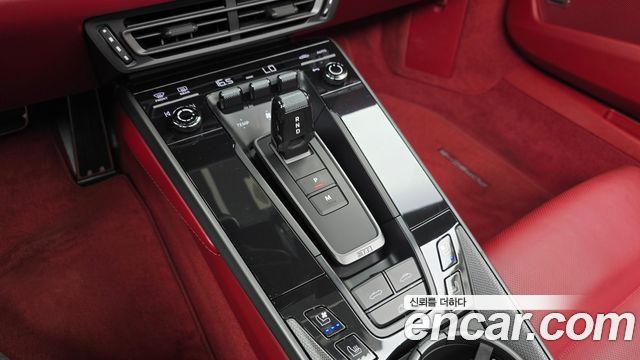 Porsche 911 2021 — photo 12