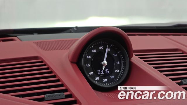 Porsche 911 2021 — photo 24