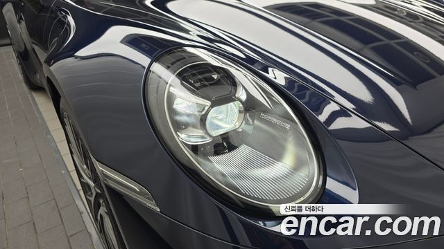 Porsche 911 2021 — photo 8