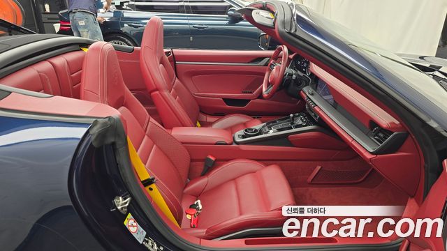 Porsche 911 2021 — photo 16