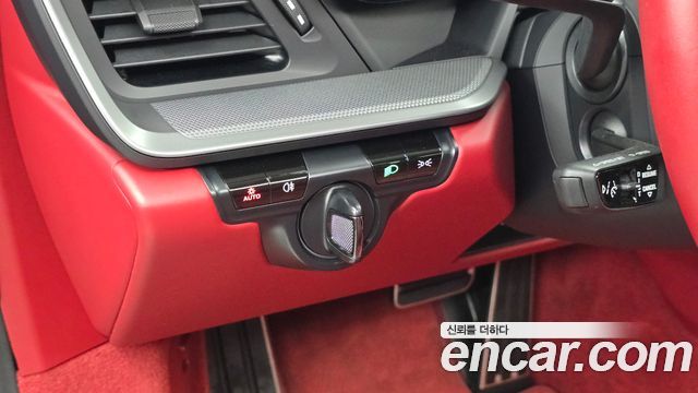 Porsche 911 2021 — photo 28
