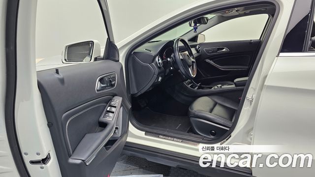 Mercedes-Benz GLA-Class 2015 — photo 10