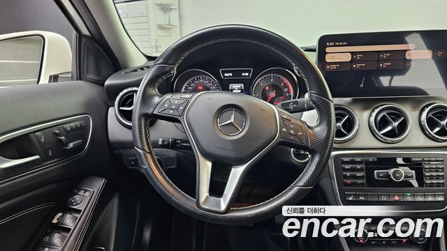 Mercedes-Benz GLA-Class 2015 — photo 13