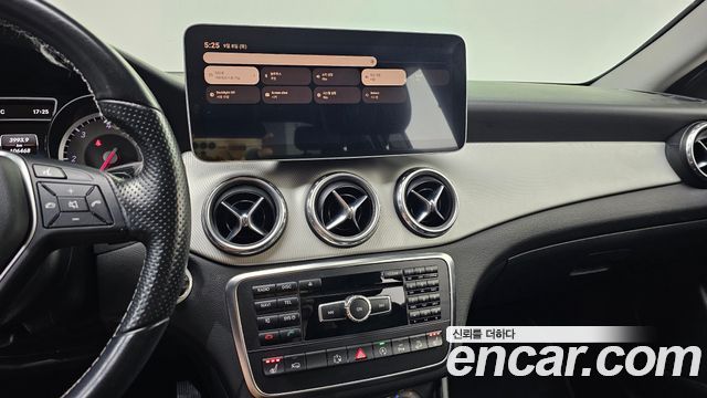 Mercedes-Benz GLA-Class 2015 — photo 14
