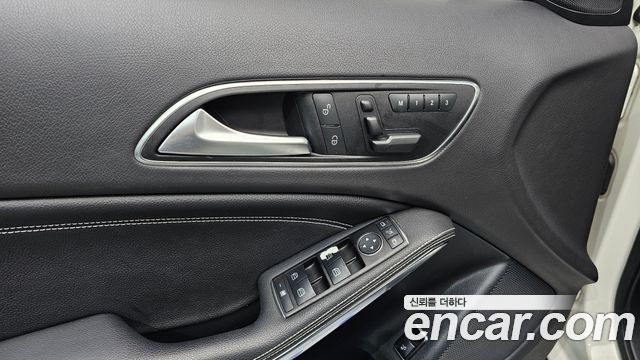 Mercedes-Benz GLA-Class 2015 — photo 16