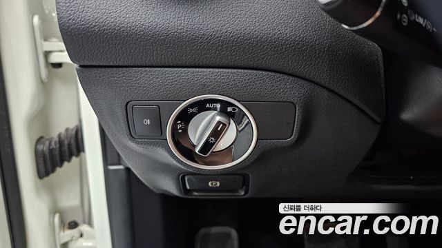 Mercedes-Benz GLA-Class 2015 — photo 17