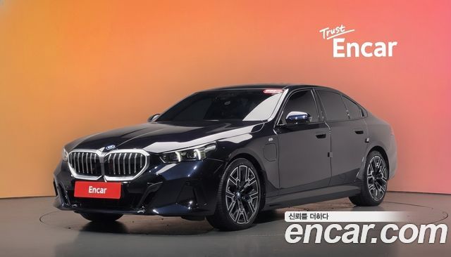 BMW 5-Series 2025 — photo 1