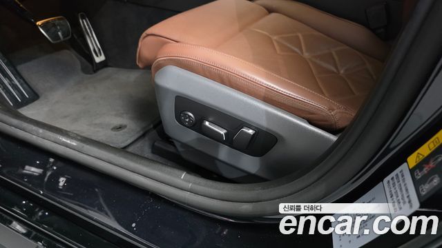 BMW 5-Series 2025 — photo 35