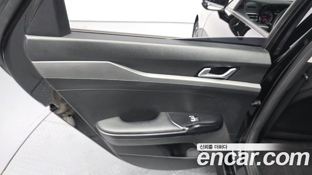 Kia K5 2023 — photo 15