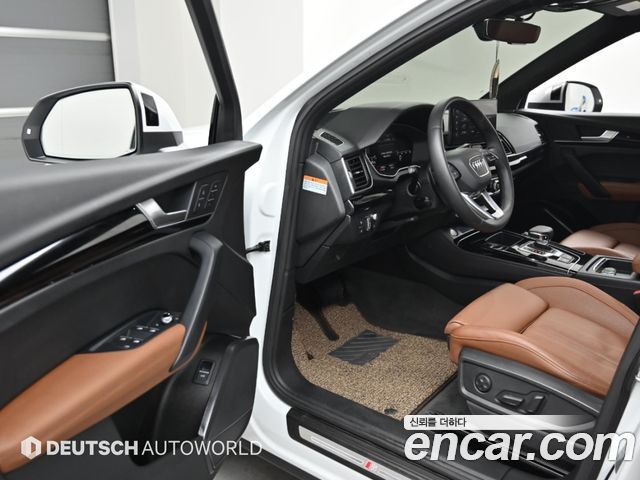 Audi Q5 2022 — photo 11