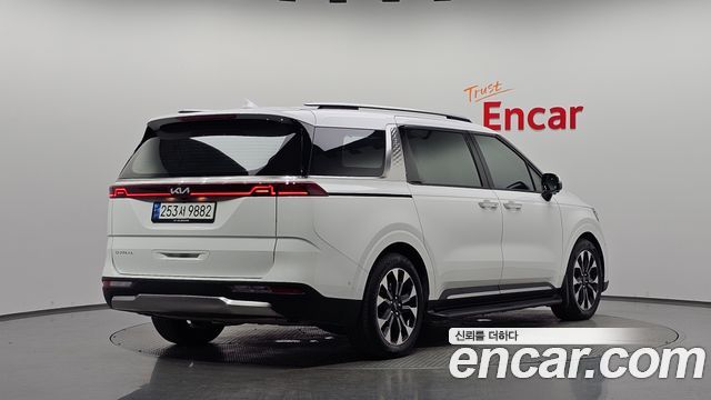 Kia Canival 2023 — photo 2
