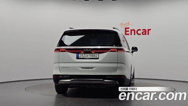 Kia Canival 2023 — photo 4
