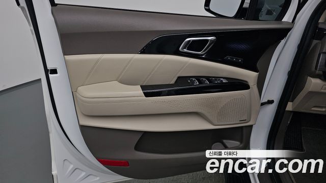 Kia Canival 2023 — photo 14