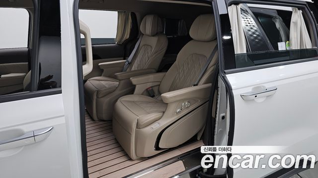 Kia Canival 2023 — photo 16