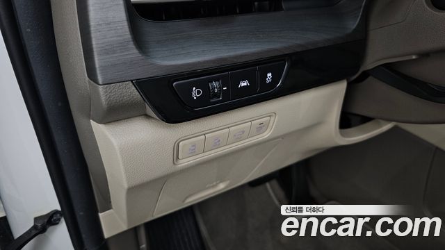 Kia Canival 2023 — photo 28