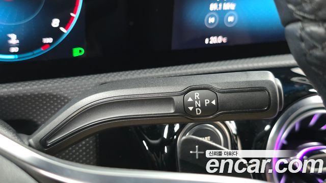 Mercedes-Benz A-Class 2022 — photo 12