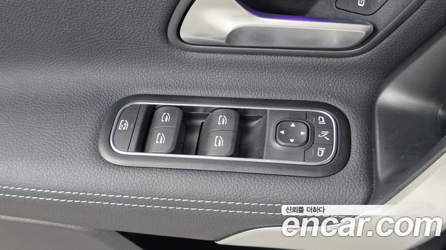 Mercedes-Benz A-Class 2022 — photo 17