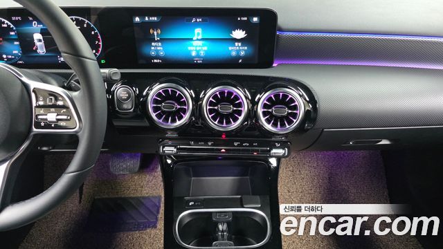 Mercedes-Benz A-Class 2022 — photo 23