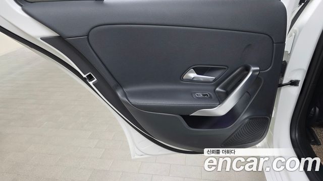 Mercedes-Benz A-Class 2022 — photo 15